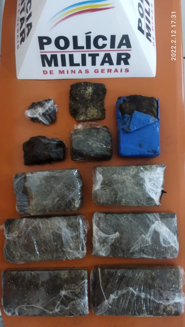 Adolescente de 16 anos é apreendido com sete barras de maconha em Poços de Caldas, MG