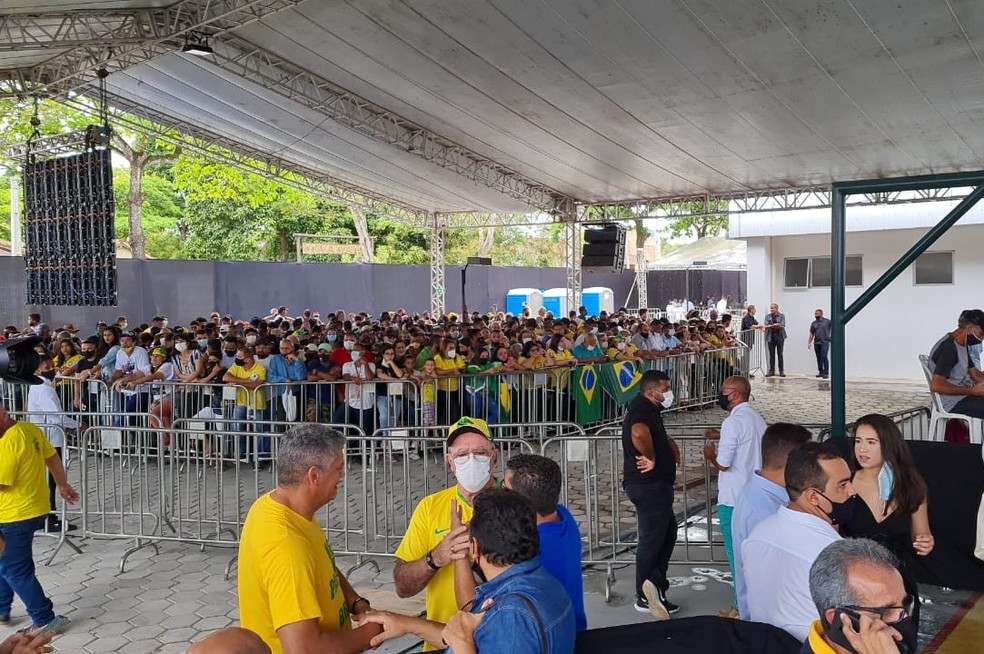 Bolsonaro chega à Bahia para entrega de duplicação de rodovias federais — Foto: Kátia Petersen/TV Santa Cruz