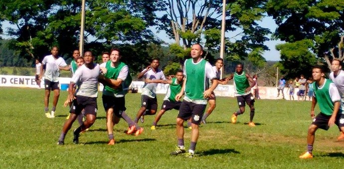 Marcelo Regis, atacante, Uberlândia Esporte Clube, treino, Ninho do Periquito (Foto: Gullit Castro)