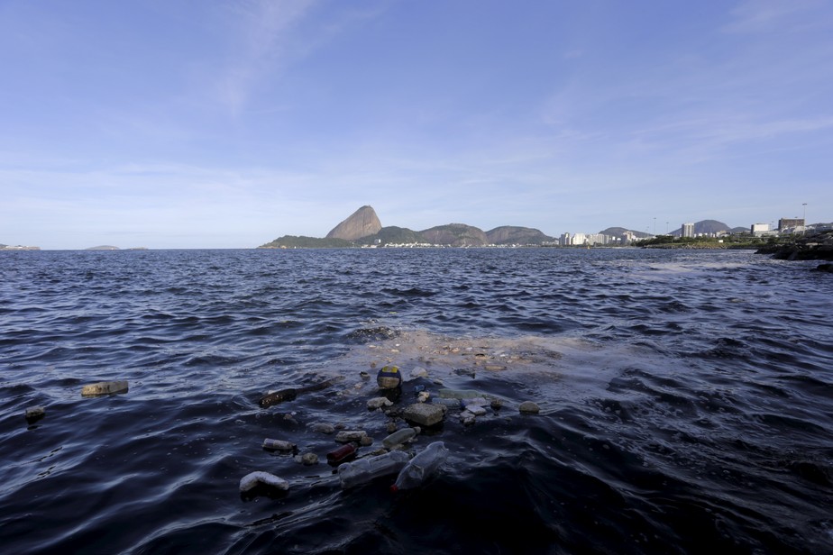 Trecho da Baía de Guanabara próximo ao Aeroporto Santos Dumont: qualidade da água caiu de regular para ruim