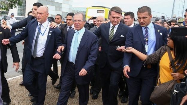 BBC - Bolsonaro e Paulo Guedes (Foto: SERGIO LIMA/AFP via BBC)