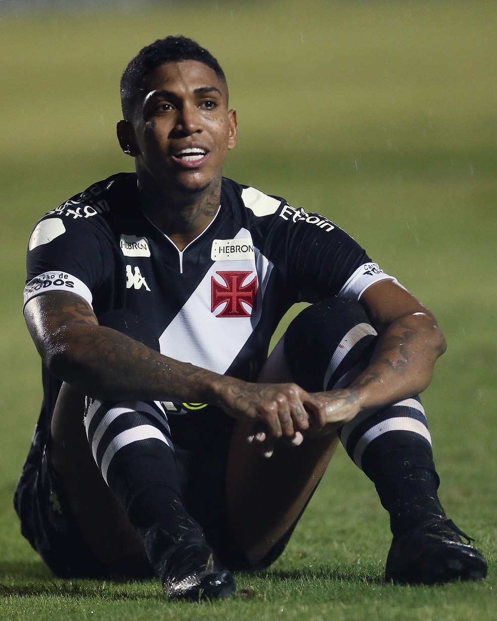 Raniel, do Vasco, em a��o contra a Ponte Preta � Foto: Daniel Ramalho / CRVG