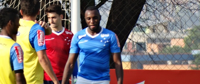 Manoel participa de treino vapt-vupt e volta ao time; Marinho é confirmado