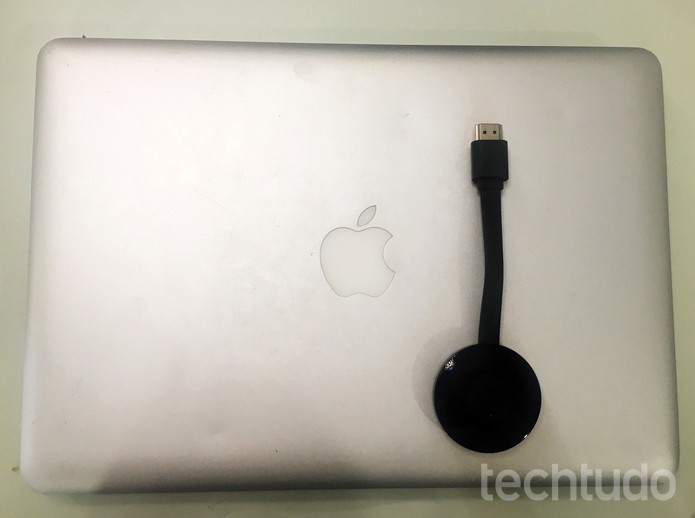 Espelhar a imagem do MacBook com o chromecast ficou muito mais fácil (Foto: Karen Malek/ TechTudo)