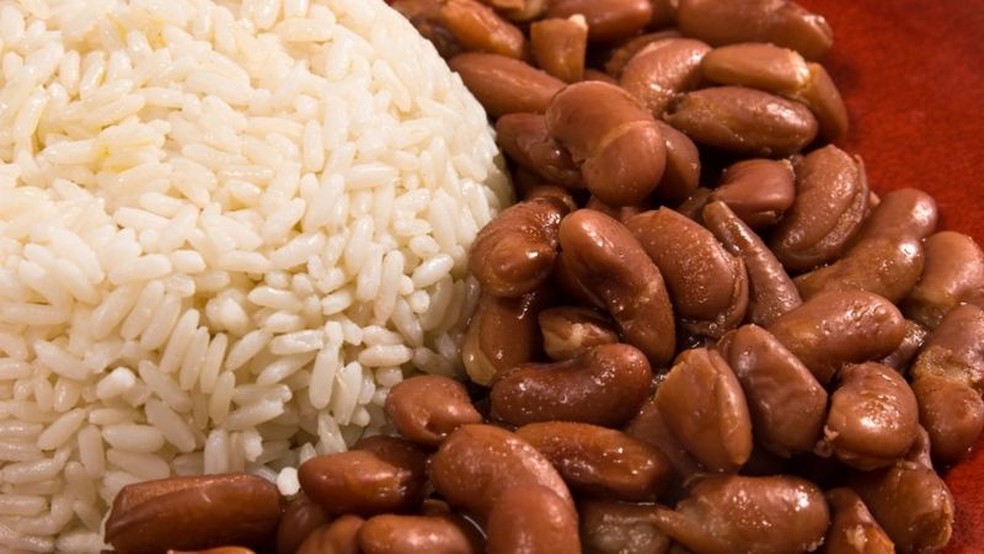 Alta de preço de alimentos pesou principalmente para brasileiros mais pobres — Foto: Getty Images via BBC
