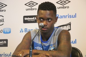 Lincoln nega queima de etapas e mira recuperar espaço no Grêmio