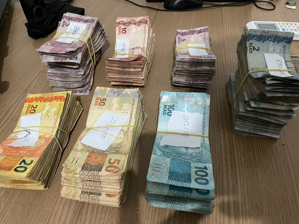 Dinheiro recuperado de lotérica em Rolim de Moura — Foto: Alex Pereira/Alerta Rolim