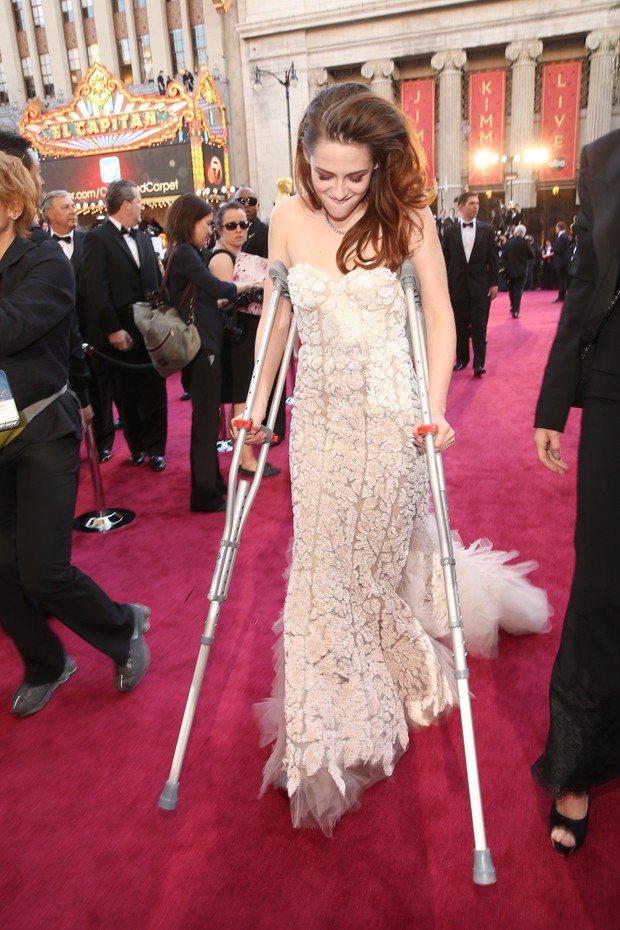 Kristen Stewart no tapete vermelho do Oscar de 2013 (Foto: Getty Images)