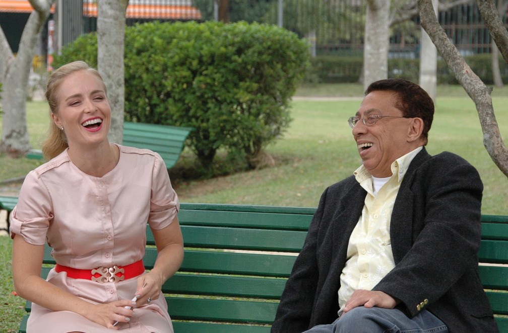 Paulo Silvino ao lado de Angélica durante gravação do programa 'Estrelas', da Globo, em outubro de 2010 (Foto: Debora Montenegro/Globo)