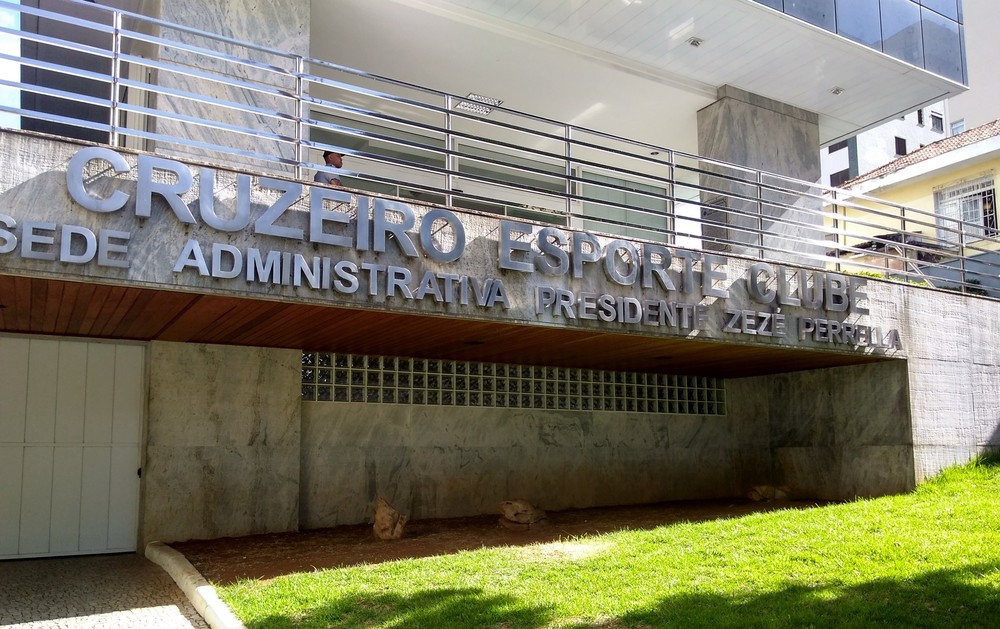 Com previsão de aumento da dívida, conselho do Cruzeiro vota balanço do clube