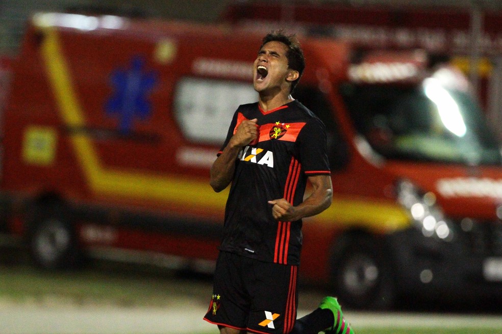 Everton Felipe foi revelado na base do Sport — Foto: Marlon Costa / Pernambuco Press
