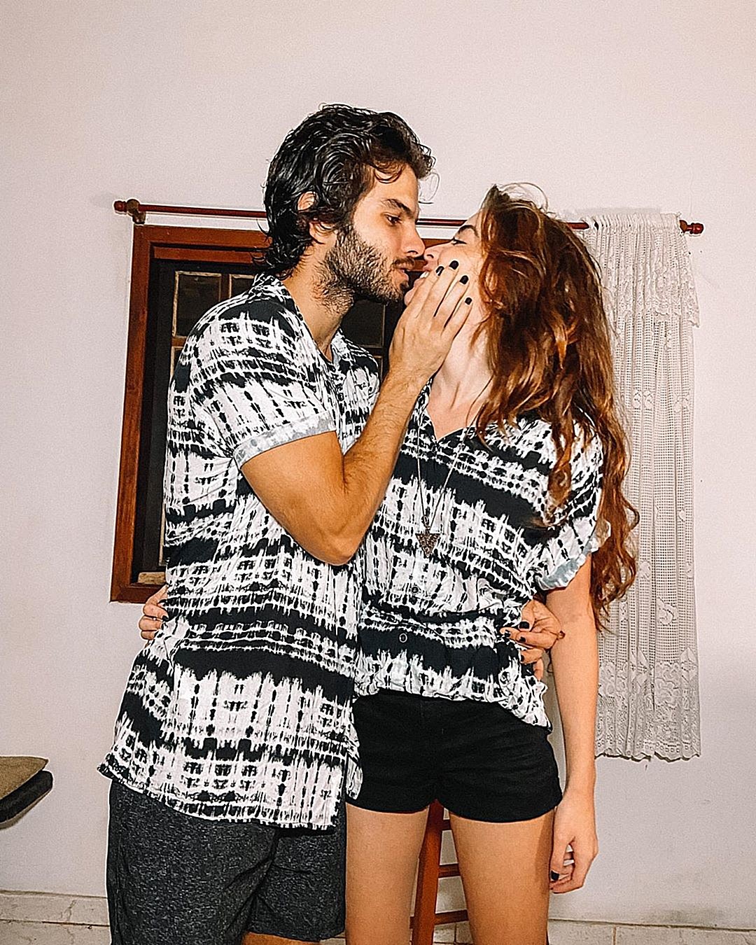 Daniel Blanco e Anna Rita Cerqueira posam com looks combinados na quarentena (Foto: Reprodução/Instagram)
