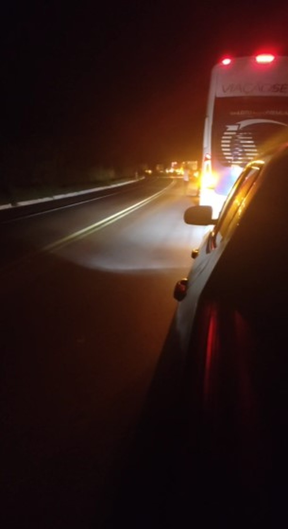 Colisão entre caminhões e viatura da PRF deixa BR-343 interditada no Piauí — Foto: Reprodução