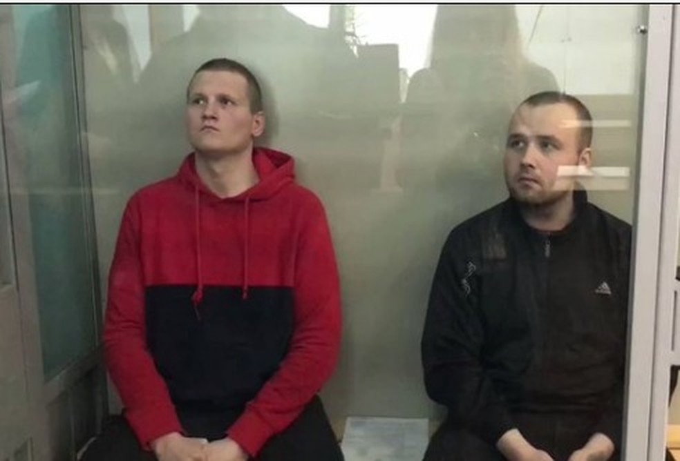 Soldados russos condenados por crimes de guerra na Ucrânia — Foto: Twitter/Nexta TV