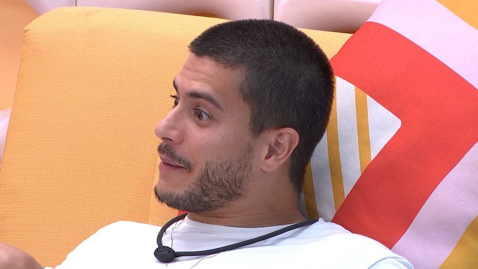 Arthur Aguiar diz que sister é fofoqueira e revela sonho com Big Fone: 'Tocar na quarta-feira e ela só poder falar no domingo' — Foto: Globo