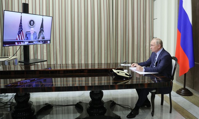 O presidente russo Vladimir Putin em reunião com o presidente americano Joe Biden