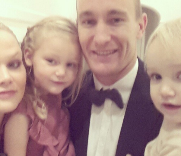 O ex-jogador de futebol dinamarquês Thomas Kahlenberg com a esposa e os filhos (Foto: Instagram)