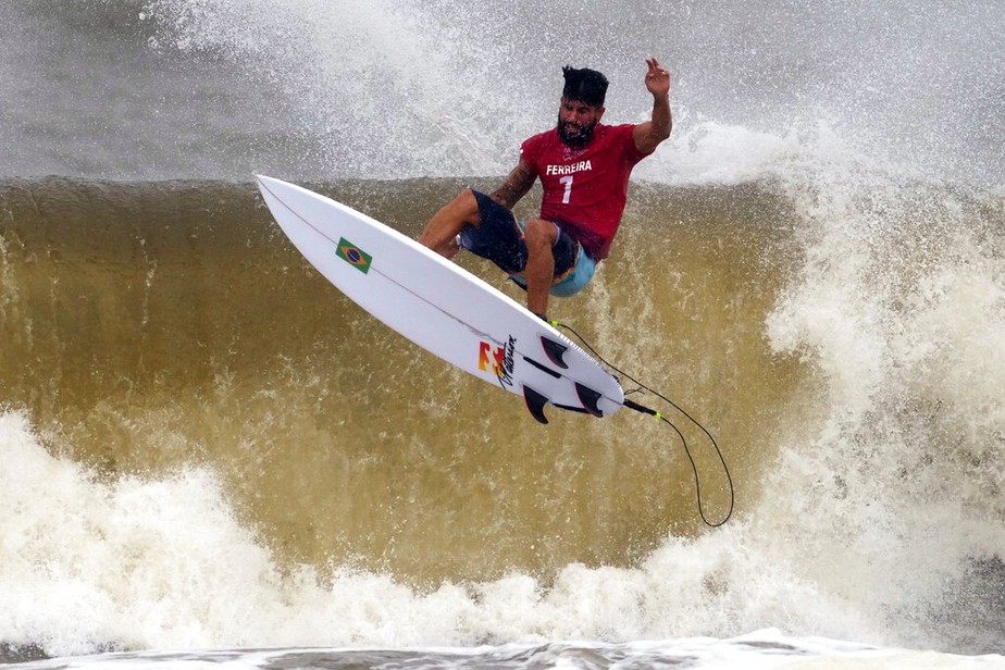 Olimpíada 2021: Italo Ferreira ganha ouro para o Brasil na estreia do surfe  | Olimpíada 2021 | Valor Econômico