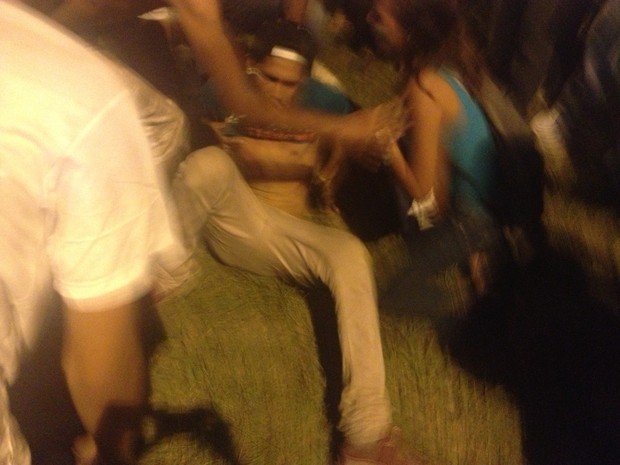Manifestante foi ferido por bala de borracha durante protesto (Foto: Emmily Melo/G1)