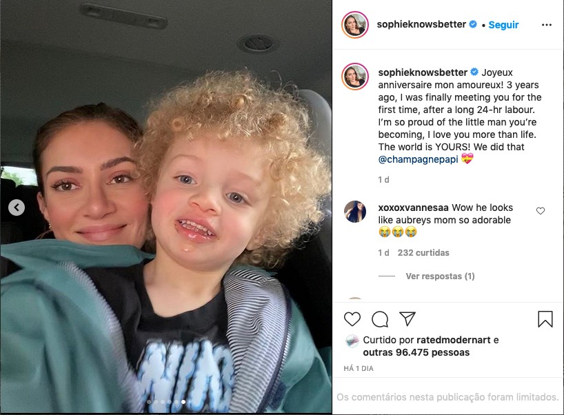 O post da artista plástica francesa Sophie Brussaux celebrando o aniversário de 3 anos de seu filho com o rapper Drake (Foto: Instagram)