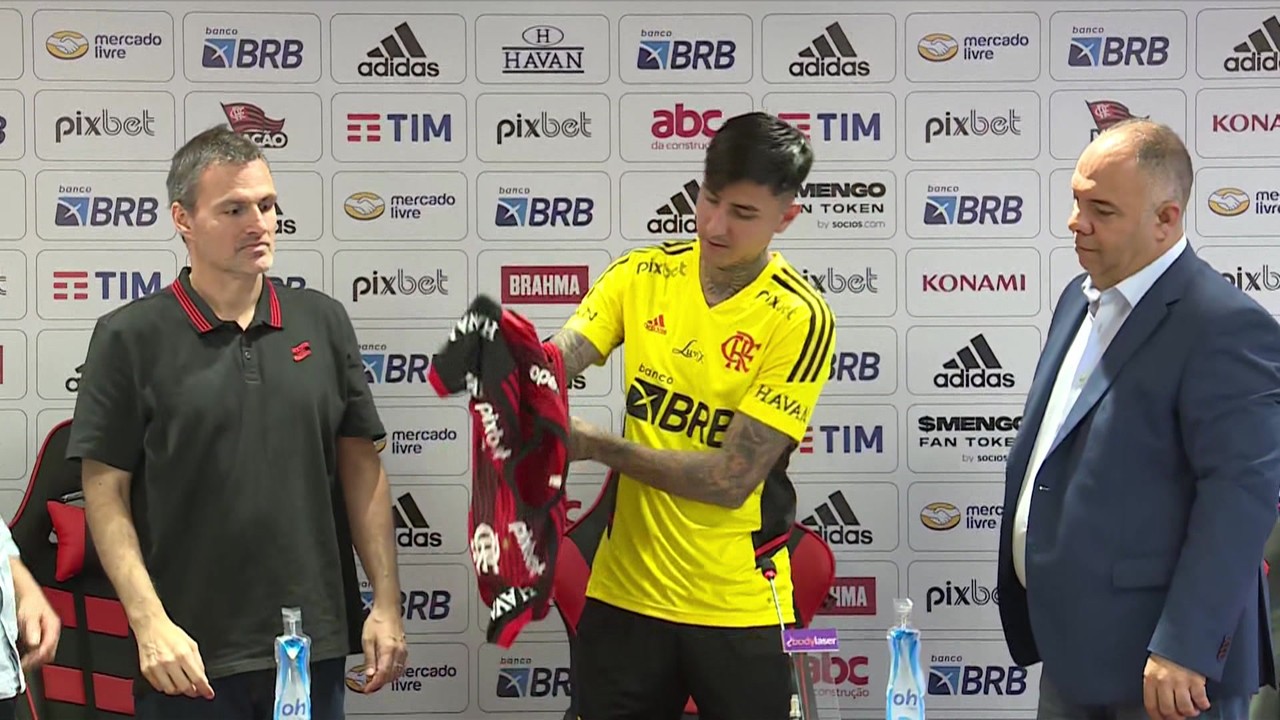 Pulgar &eacute; apresentado no Flamengo