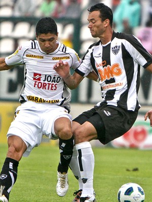 Renato e Réver na partida Atlético-MG x Botafogo (Foto: Bruno Cantini / Site Oficial do Atlético-MG)
