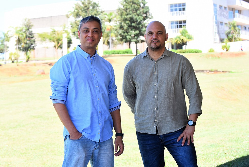 Carlos Katashisma (à esq.) e Eduardo Ropelle: estudo do grupo Laboratório de Biologia Molecular do Exercício foi publicado na Science Advances — Foto: Antonio Scarpinetti