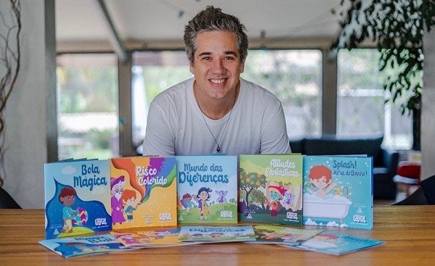 Galinha Pintadinha - 2 Livros E 1 Jogo De Cartas em Promoção na Americanas