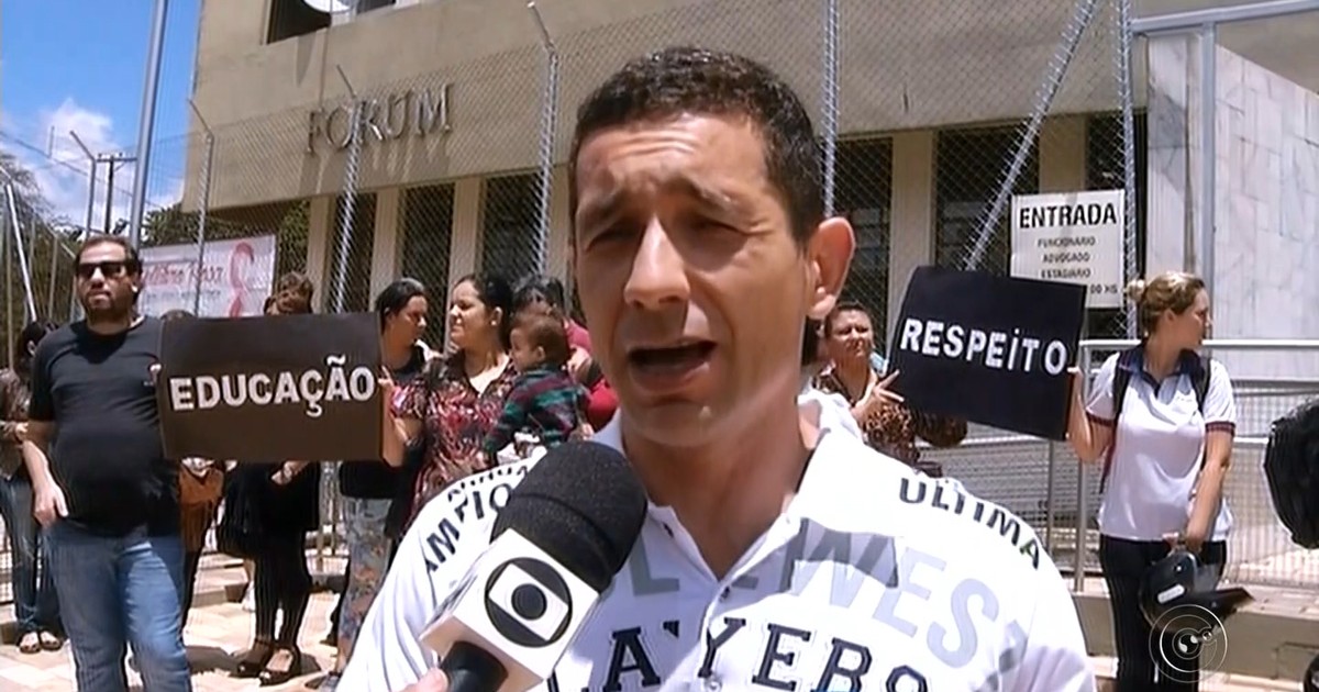 Alunos do Colégio São Vicente fazem protesto por demissões de professores -  Jornal O Globo