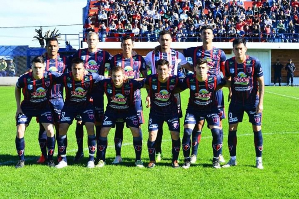 depro Técnico que também é zelador e Festa do Frango: assim é a vida no Defensores de Pronunciamiento, rival do River na Copa Argentina