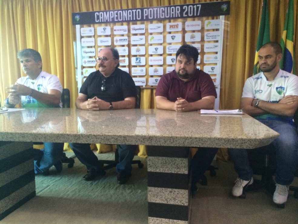 Comissão da seleção sub-20 apresentou atletas nesta segunda-feira (Foto: Hugo Monte/GloboEsporte.com)