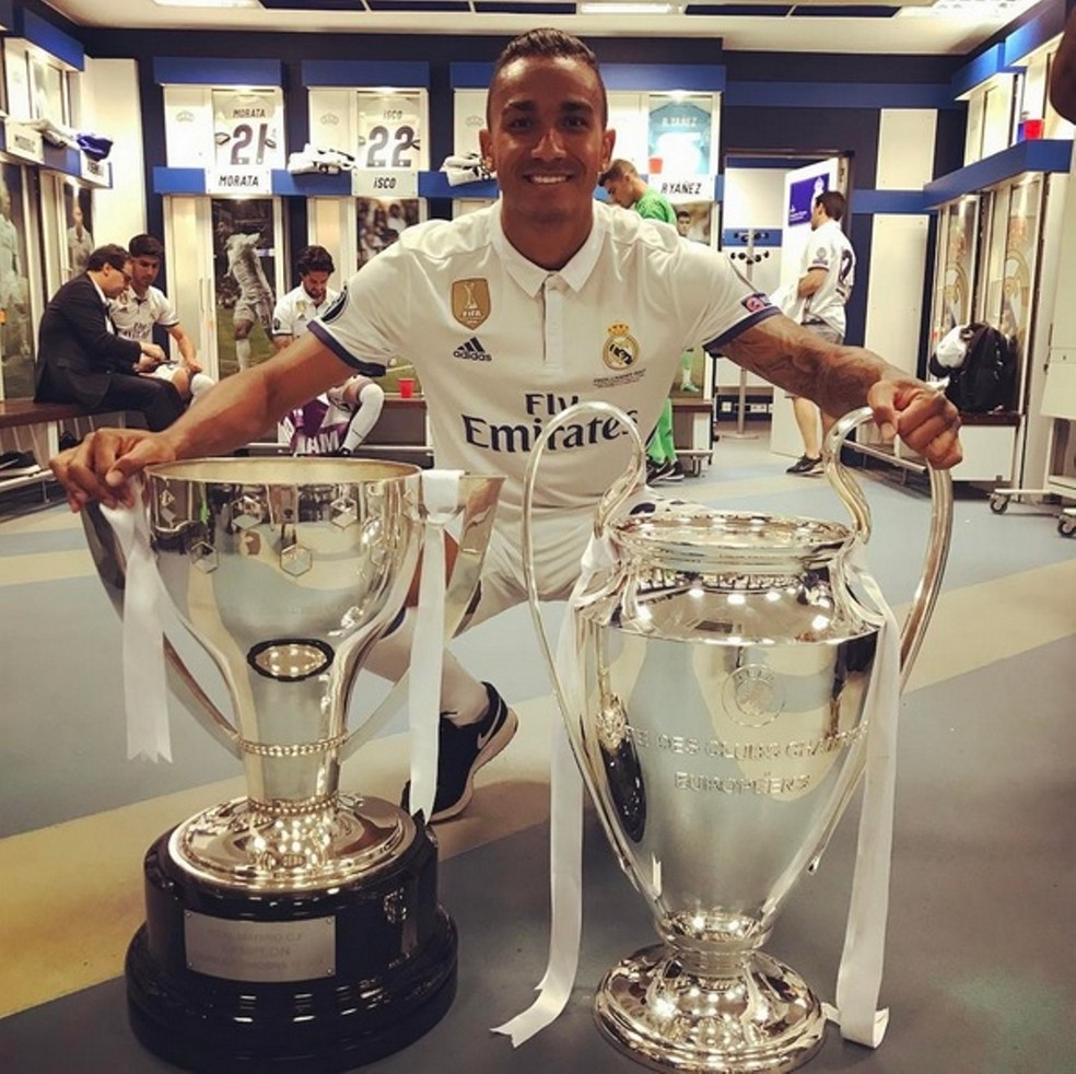 Danilo mostra troféus conquistados no Real Madrid (Foto: Reprodução/Instagram)