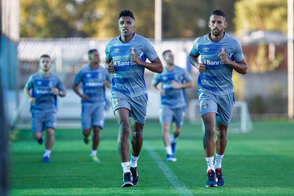 Michel pede pés no chão, mas vê Grêmio com melhor futebol do Brasil