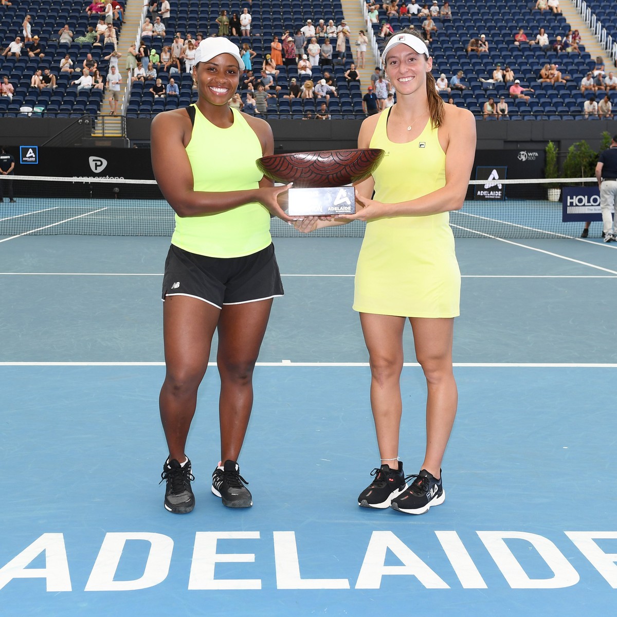 Luisa Stefani é campeã nas duplas do WTA 500 de Adelaide | tênis | ge