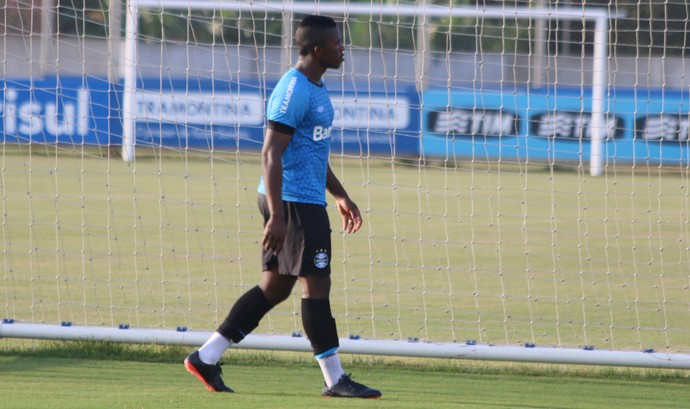 Fellipe Bastos e Yuri Mamute voltam e cobram pênaltis em treino do Grêmio