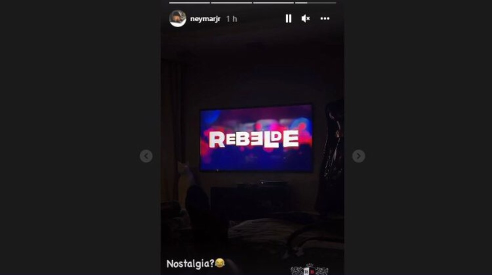 Neymar publica story no Instagram assistindo a um seriado de TV durante a premiao do Fifa The Best  Foto: Reproduo