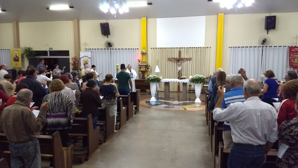 Missa de sÃ©tima dia da morte de Eduarda Shigematsu Ã© realizada em igreja de RolÃ¢ndia â€” Foto: Vinicius Frigeri/RPC