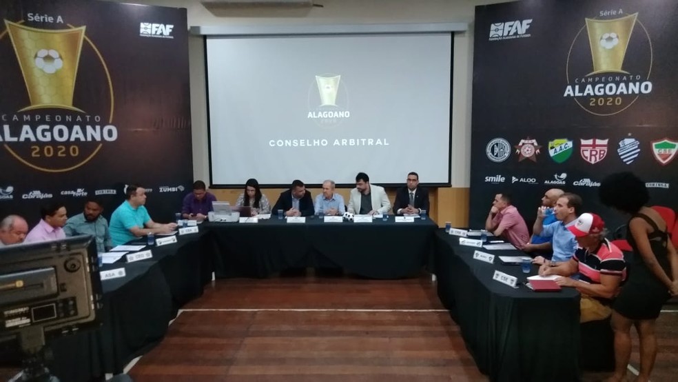 Dirigente estão sempre em contato para buscar alternativas — Foto: Ailton Cruz - Gazeta de Alagoas