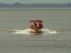 Buscas por bombeiro desaparecido em rio serão retomadas no domingo