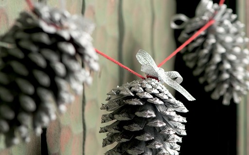 Decoração de Natal: 5 ideias de enfeites feitos com pinhas - Casa e Jardim  | Receber com charme