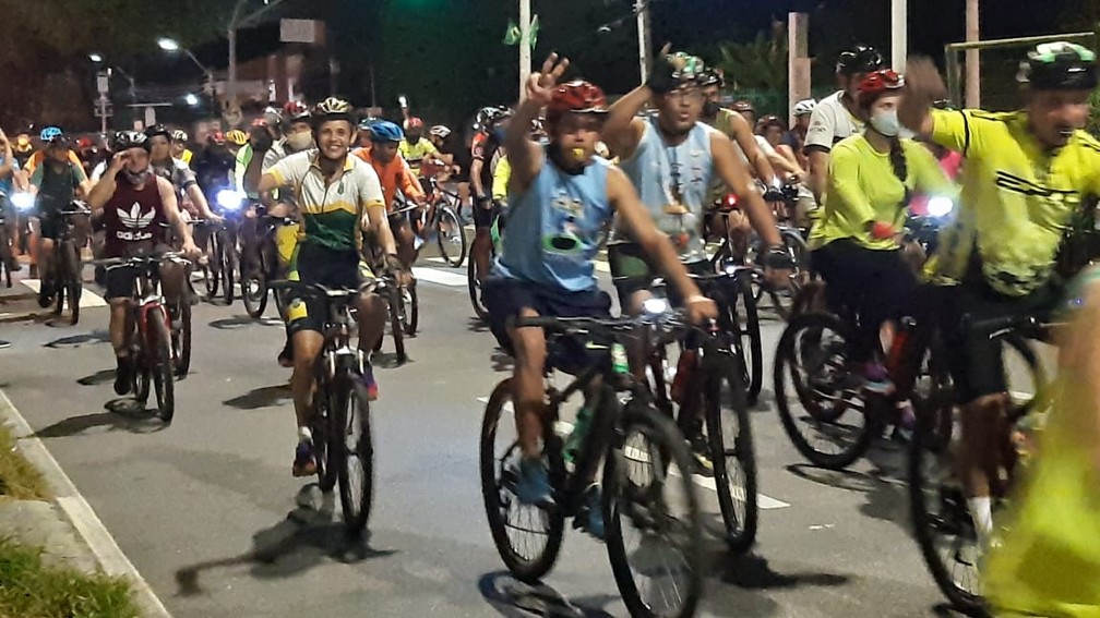 Ciclistas protestam por mais segurança no trânsito em Natal — Foto: Sérgio Henrique Santos/Inter TV Cabugi