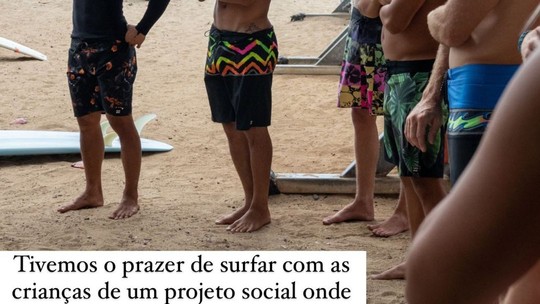Com WSL adiada, Italo Ferreira e atletas surfam com crianças de projeto social de saúde mental no Havaí