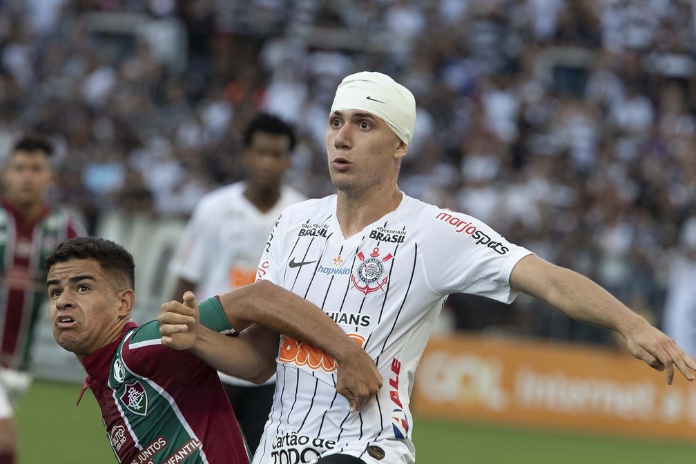 Lucas Piton em sua estreia pelo time principal do Corinthians contra o Fluminense — Foto: Daniel Augusto Jr/Ag. Corinthians