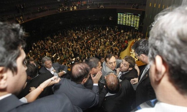 Sessão do Congresso Nacional para votação da lei que afrouxa meta fiscal de 2014 (Foto: Givaldfo Barbosa / Agência O Globo)