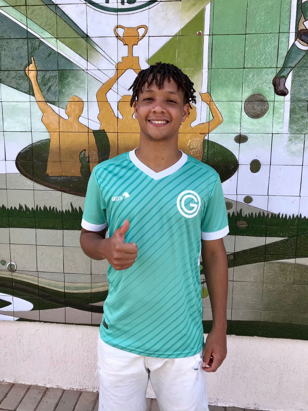 José Efessoney, o Zé, é meia e foi vice-campeão da Taça das Favelas pelo Itaipu — Foto: Divulgação