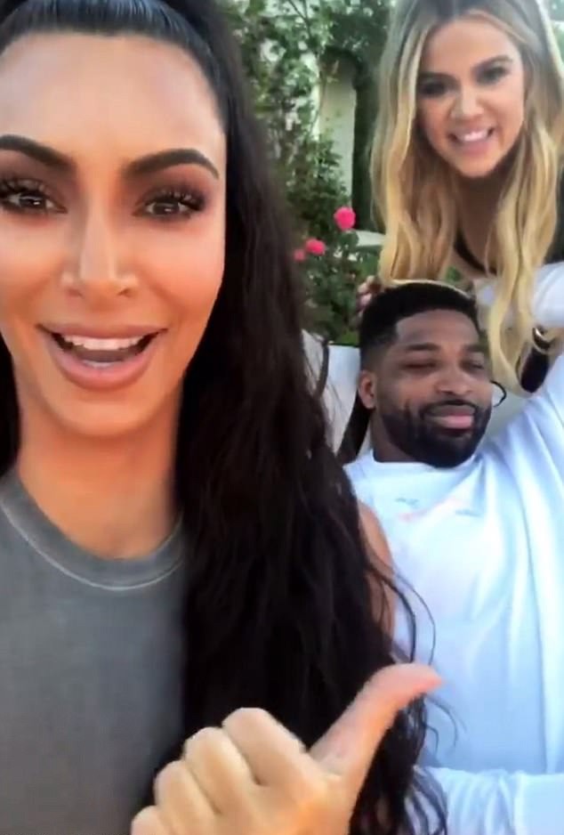 Kim Kardashian, Khloé Kardashian e True Thompson (Foto: Instagram)