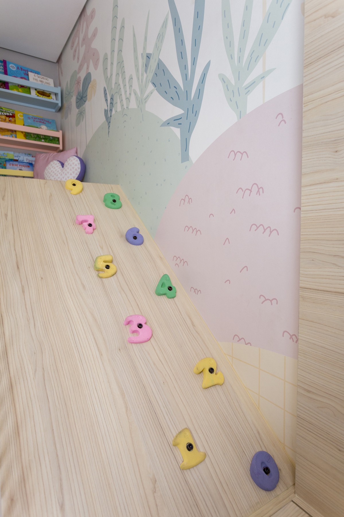 Décor do dia: quarto infantil com decoração lúdica e espaço para atividades (Foto: Matho Fotografia)
