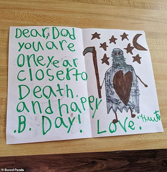Uma menina de 7 anos escreveu um cartão de aniversário para seu pai, lembrando que ele estava um ano mais perto da morte, inclusive com o desenho de um ceifador (Foto: Reprodução/Daily Mail)