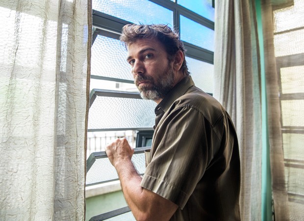 Marcelo Faria caracterizado como Elias, seu personagem em Bom Sucesso (Foto: João Miguel Junior/TV Globo)