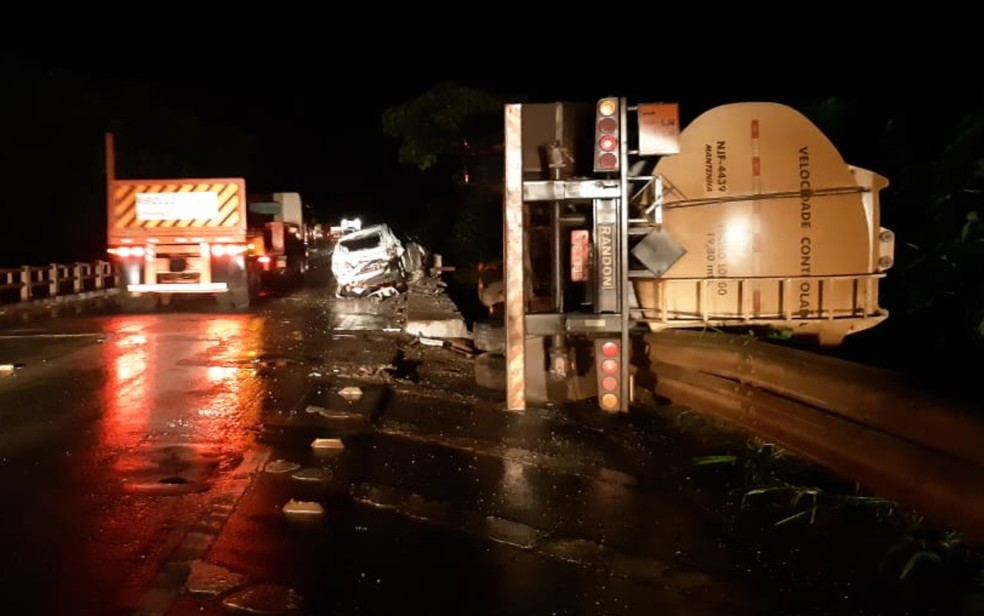 Acidente na BR-452 em Santa Helena de Goiás — Foto: Reprodução/PRF